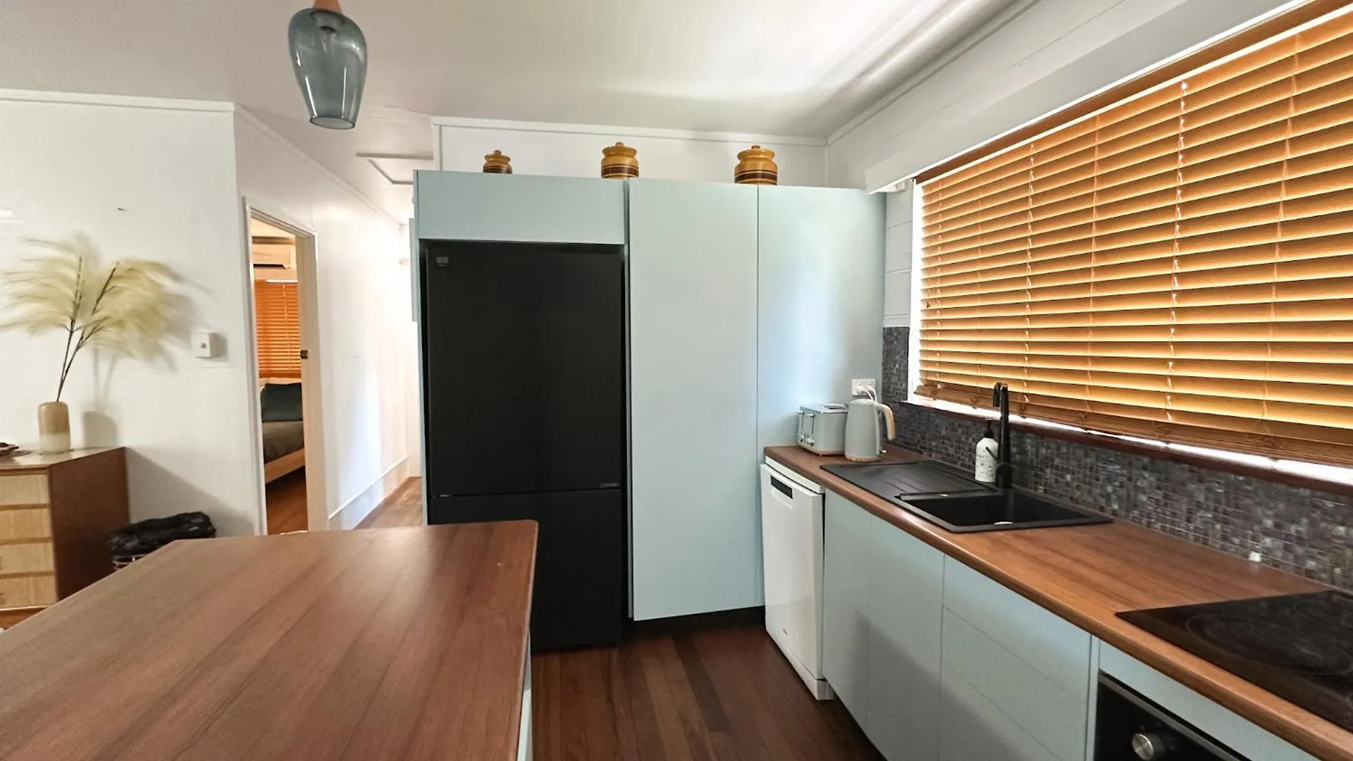 The Tides - 70S Seaside Bungalow Port Douglas