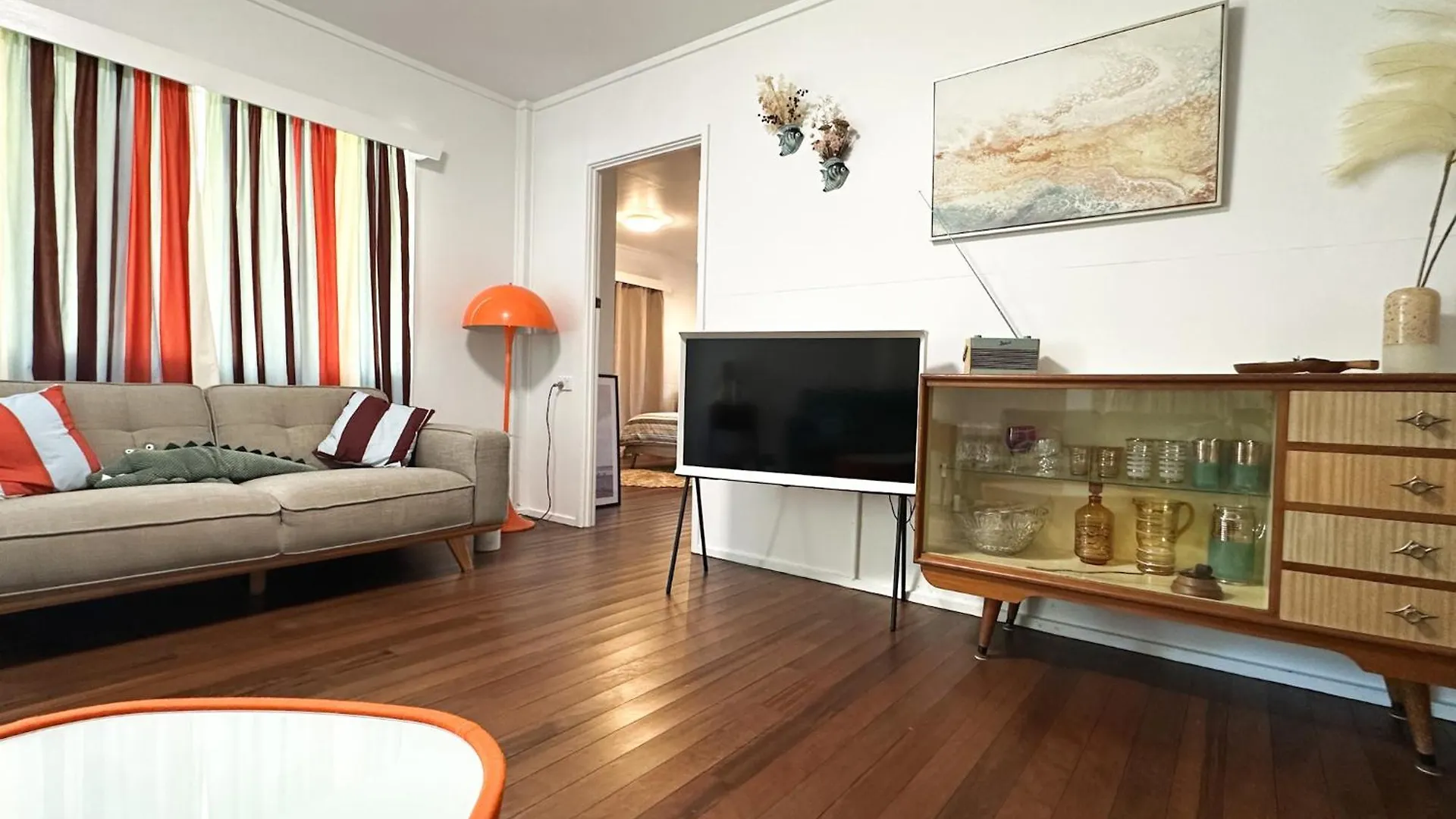 The Tides - 70S Seaside Bungalow Port Douglas