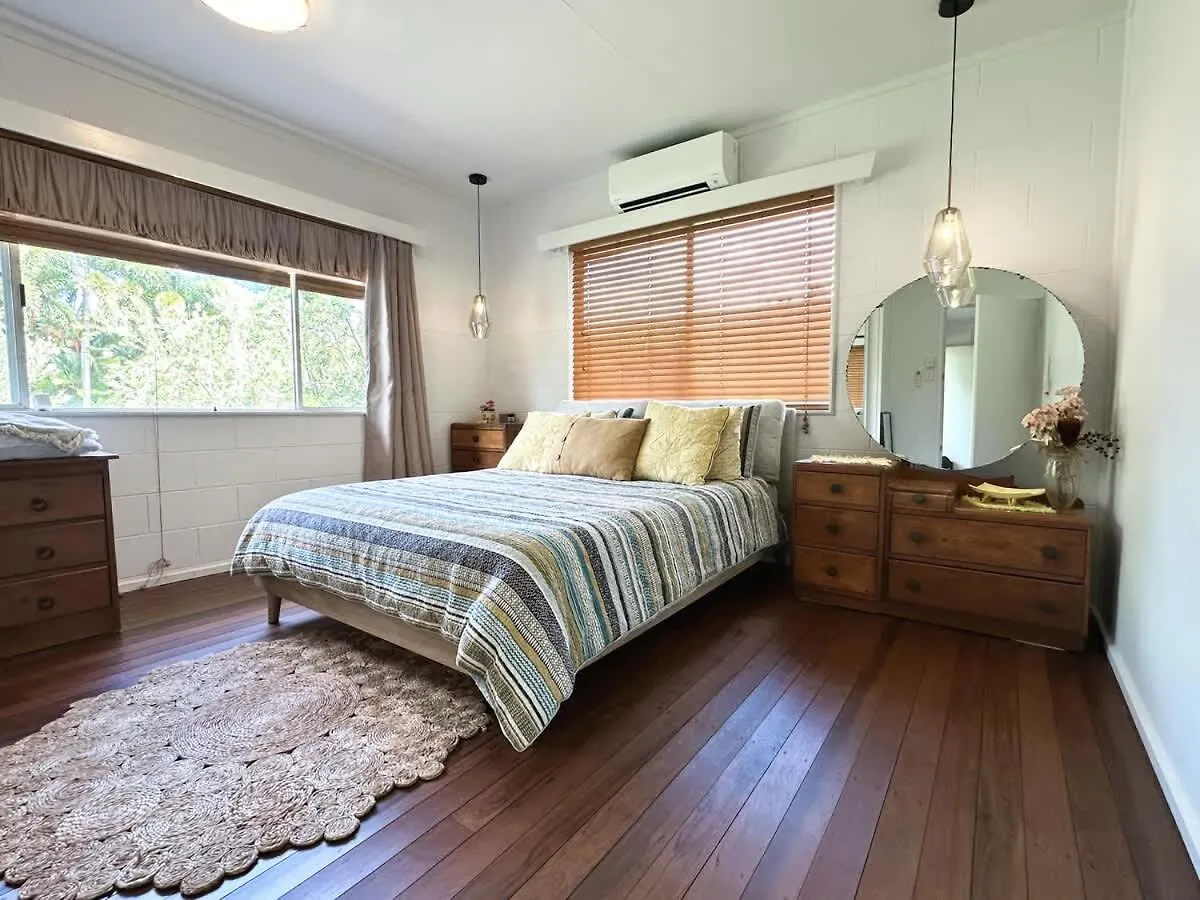 The Tides - 70S Seaside Bungalow Port Douglas 0*,